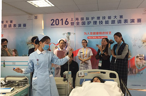 我校学生亮相上海国际护理技能大赛