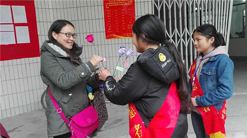 校社团联合会开展“传祝愿•知感恩”活动(1).jpg