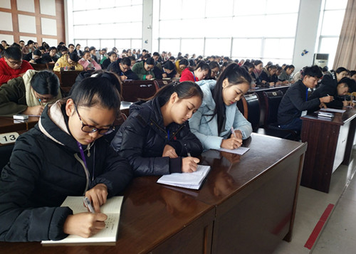 青春承载梦想 奋斗成就未来——护理学院团学在培训2016 11 27 (1).jpg