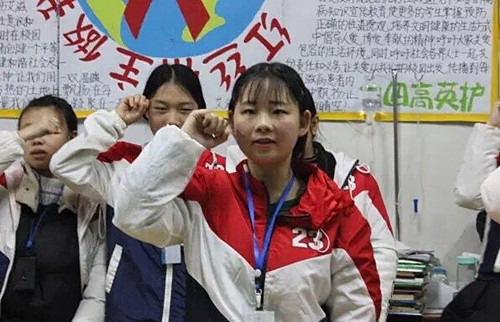 校团委开展“严肃考风考纪•树立优良学风”主题团日活动及室外板报刊出活动(1).jpg