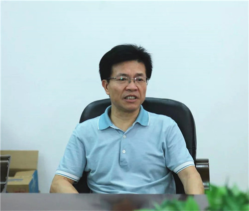 3校长杨云山.jpg