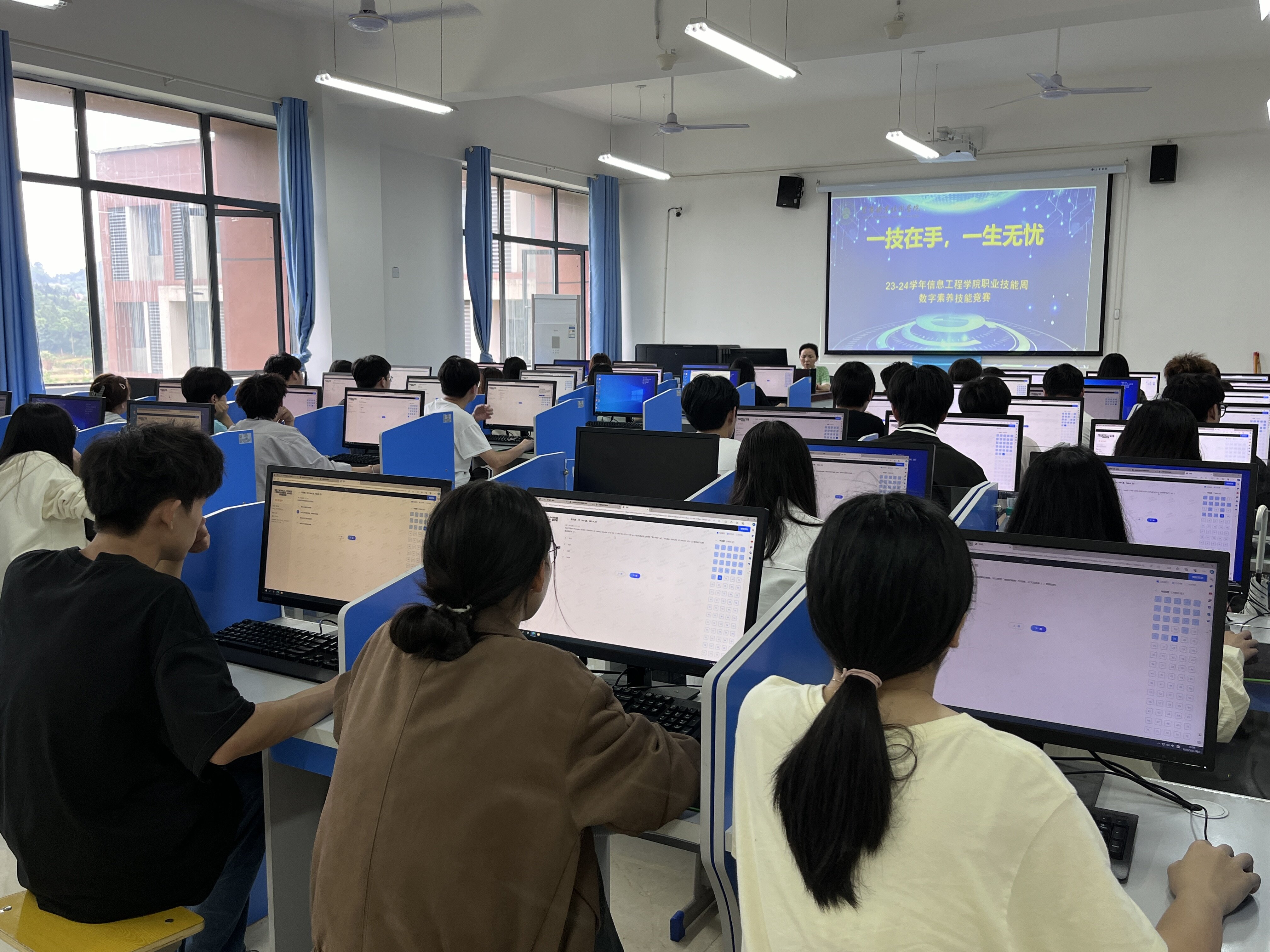 信息工程学院开展职业教育活动周学生数字素养技能竞赛-宜春职业技术学院