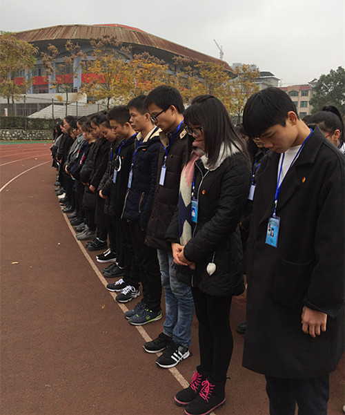 勿忘国耻 振兴中华——我校举行国家公祭日升旗仪式(4)_副本.jpg