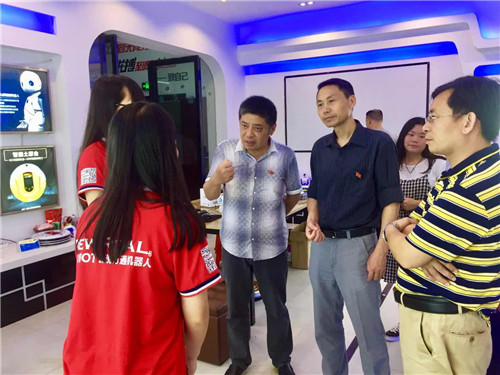 电商与旅游学院党支部联合青年谷创意产业园、水江商会党支部开展“向党的生日献礼”志愿服务活动 (1).jpg