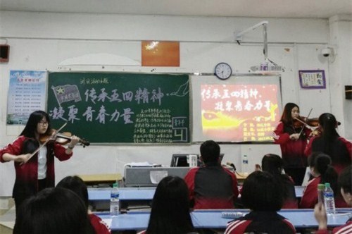 我校开展“传承五四精神,凝聚青春力量”主题团日活动及室外板报刊出活动(3)_副本.jpg