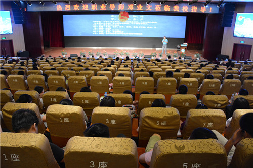 互联网时代,什么人能创业成功——中山大学创业导师邓业文做客“成长面对面”(3).JPG
