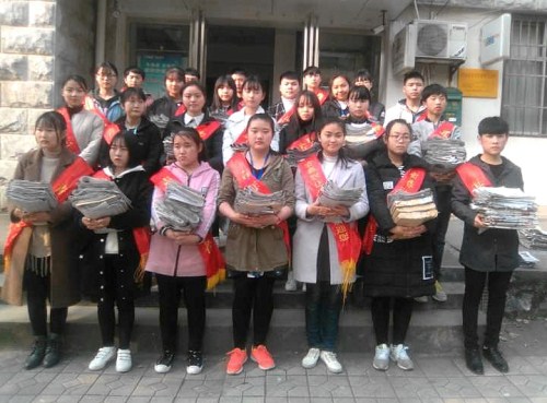 校学生会与校社团联合会联合开展“爱心派件”活动(1).jpg