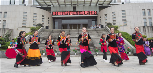 彝族学生舞蹈.jpg