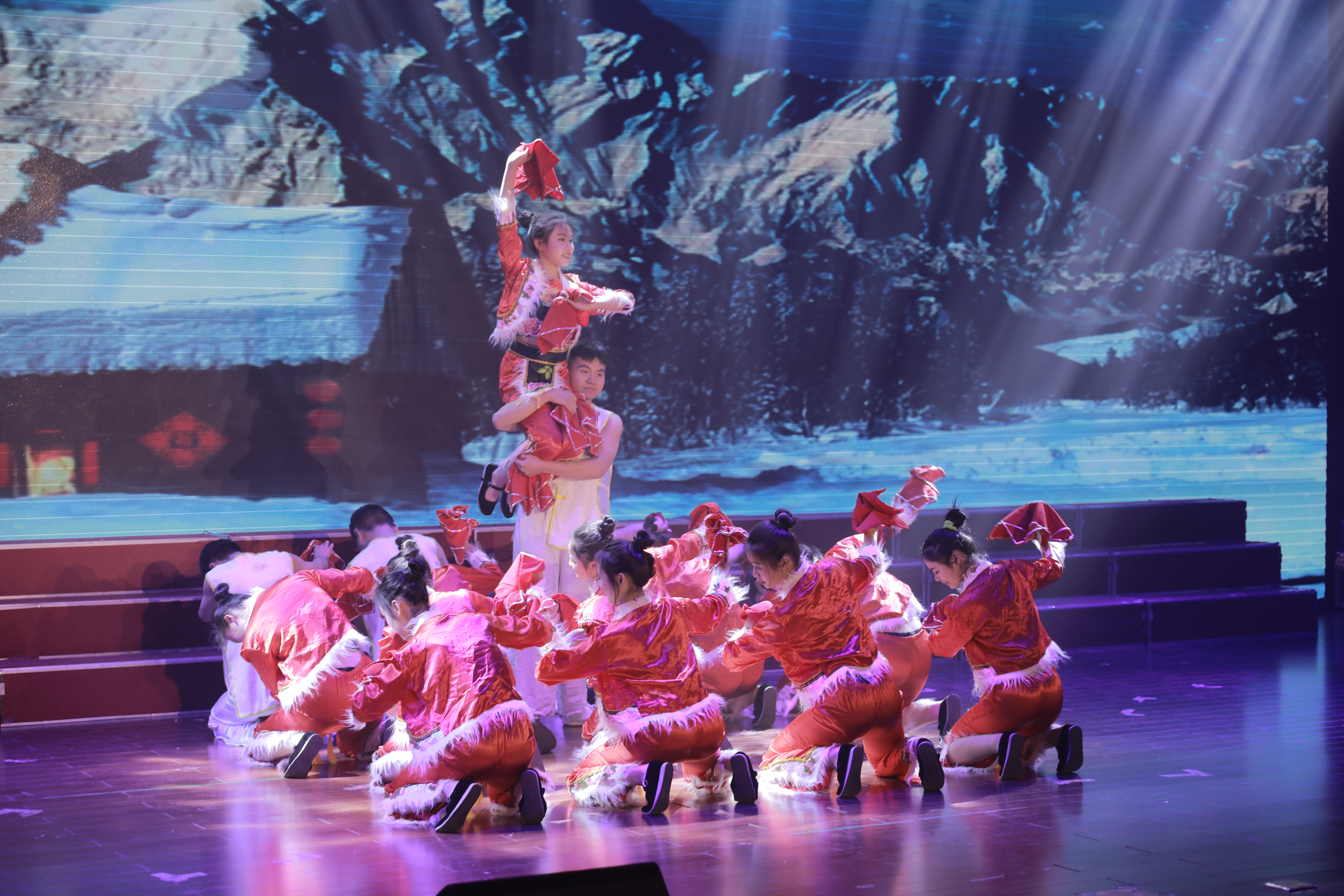 "不忘初心,砥砺奋进"艺术与设计学院举办元旦晚会