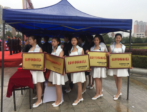 志愿服务展风采,礼仪形象散芬芳(1).jpg