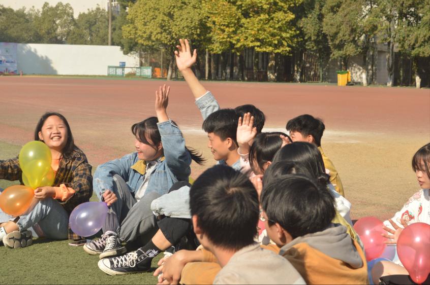 大学生参加活动的照片图片