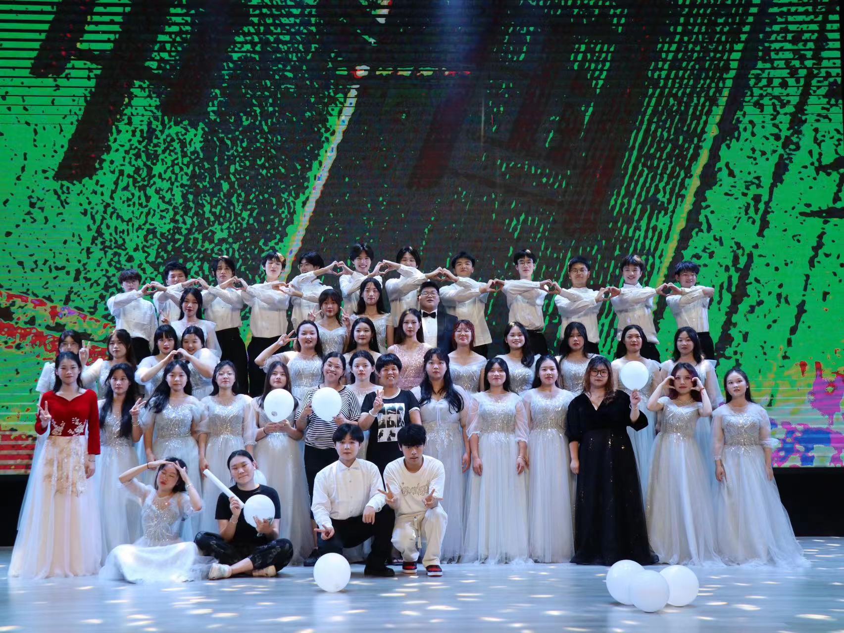 星光闪耀 激情夏夜——艺术与设计学院举办音乐晚会-宜春职业技术学院