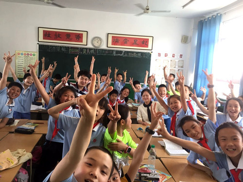 践行“两学一做,关爱留守儿童”——校团委党支部开展“关爱贫困学生”爱心助学活动(2).jpg